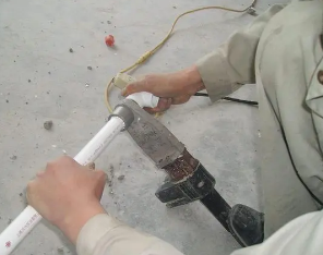 青山湖漏水维修电话